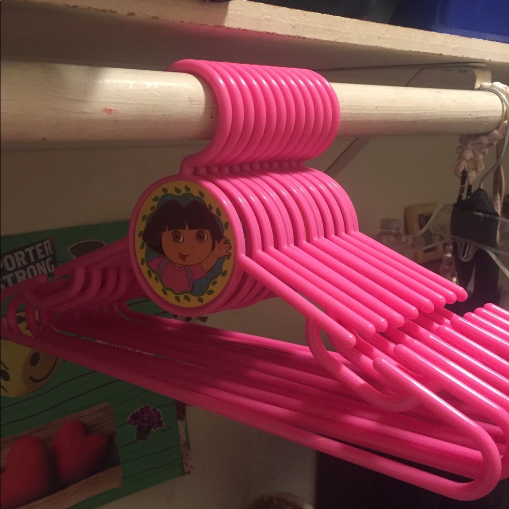 Dora hangers